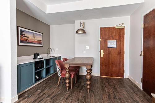 hampton inn and suites charleston west ashley