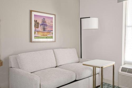 hampton inn and suites charleston west ashley