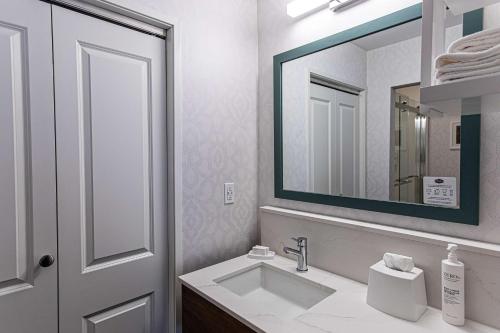 hampton inn and suites charleston west ashley