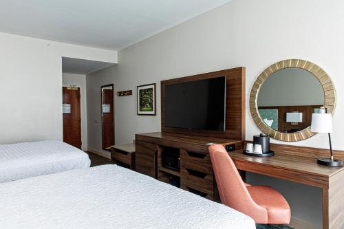 hampton inn and suites charleston west ashley