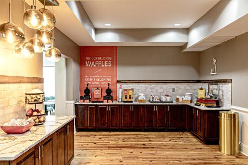 hampton inn and suites charleston west ashley