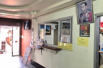 golden bee phiphi hostel