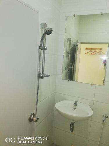 supreme hotel yangon