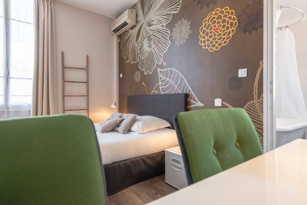 hotel cecil adults only