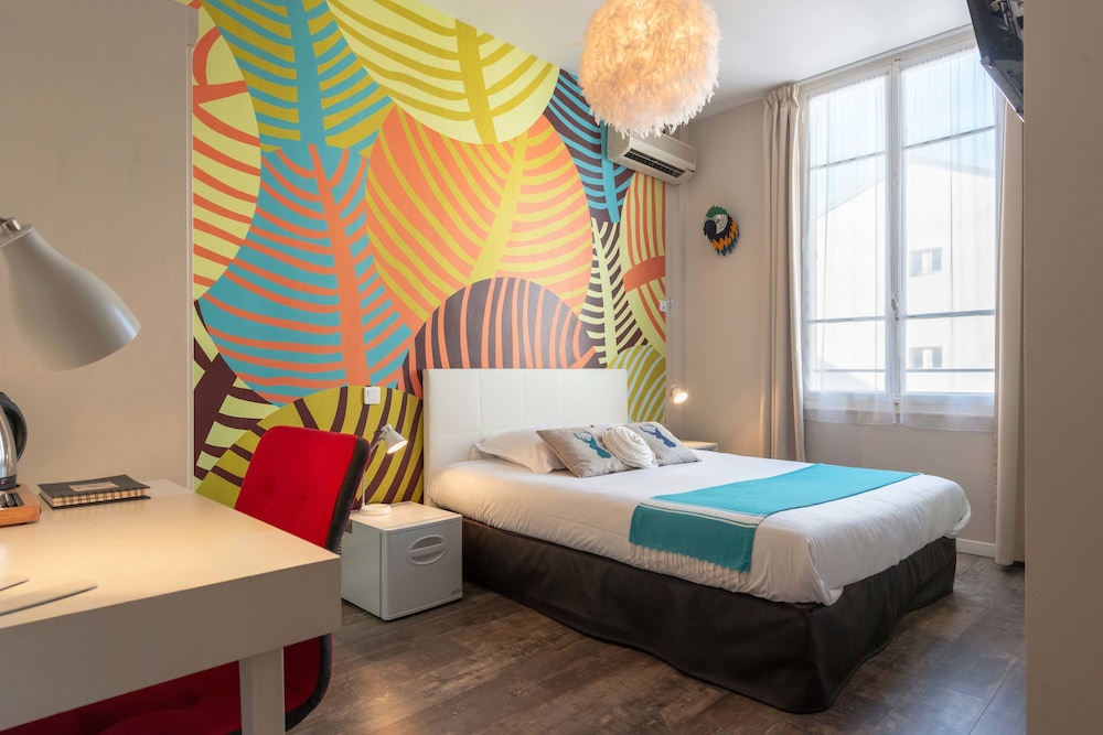 hotel cecil adults only