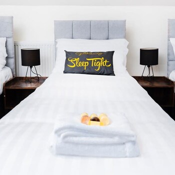 the gillygate gathering city centre sleeps up to 18