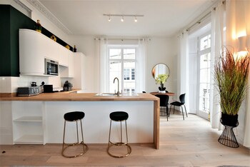 frederick place your apartment