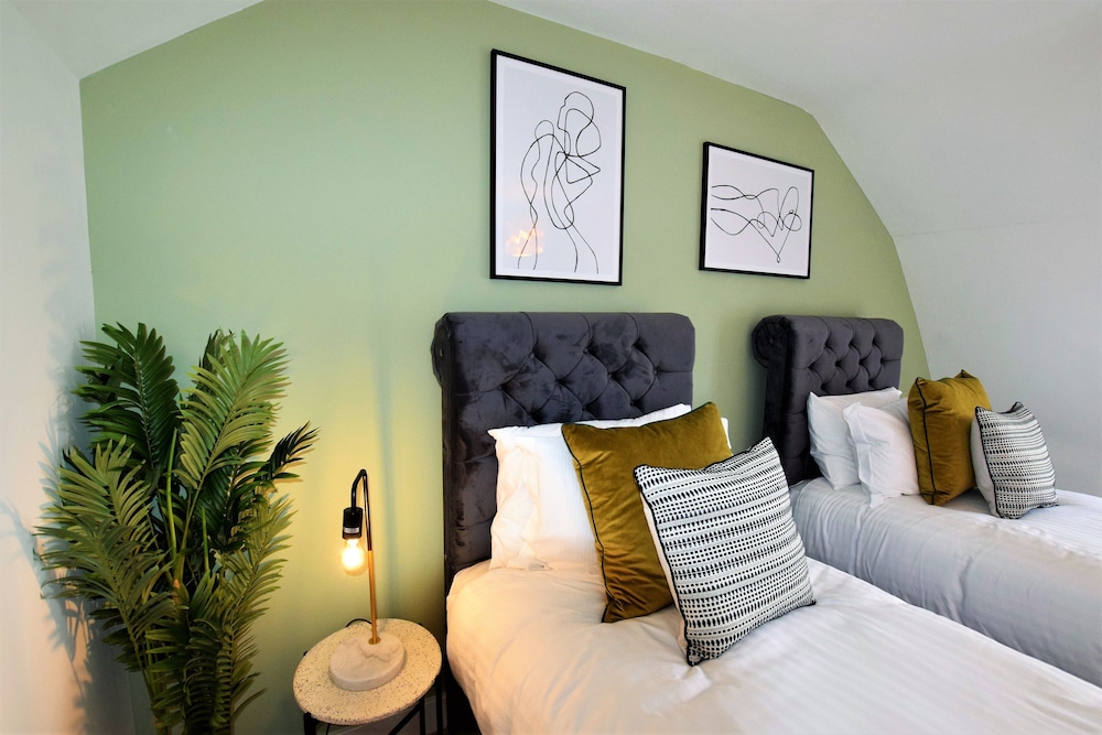 frederick place your apartment