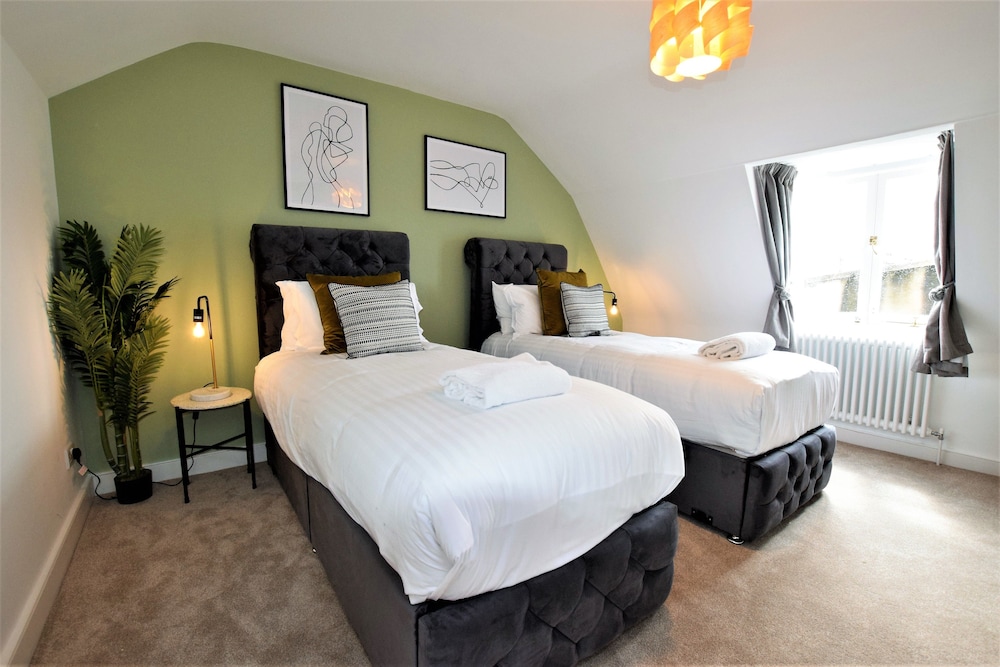 frederick place your apartment