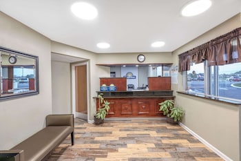 Days Inn By Wyndham Clarksville Tn,Tennessee>>Clarksville,2 star