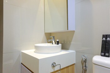 compact 1br at tree park apartment