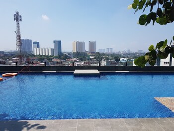 compact 1br at tree park apartment