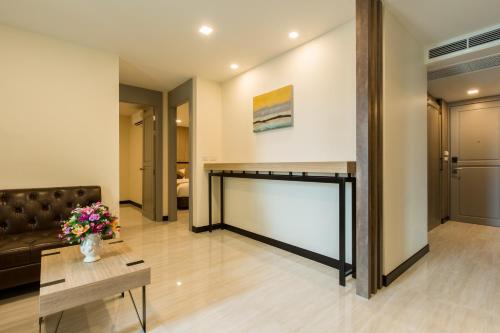 crystal palace luxury hotel