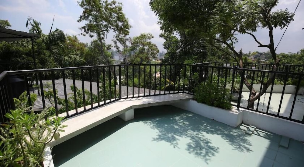 haggai tourist bangalow