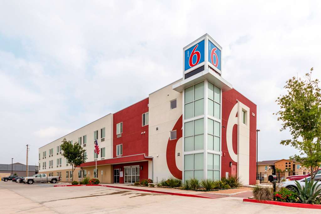 motel 6 laredo tx airport