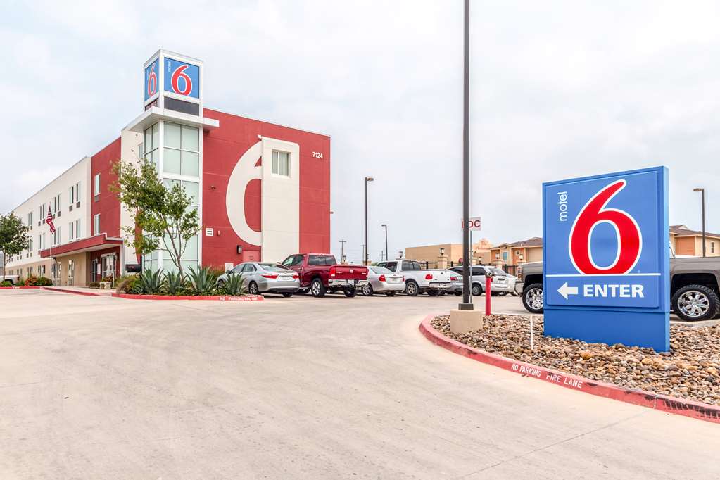 motel 6 laredo tx airport