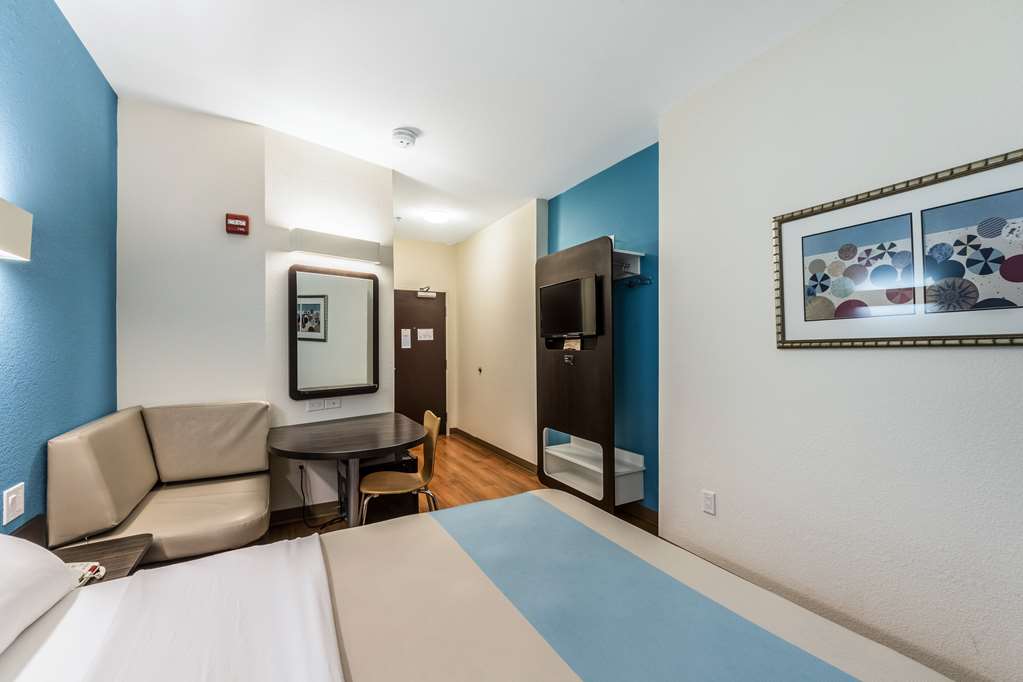 motel 6 laredo tx airport