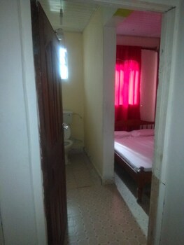 Eddys Resort,,3 star