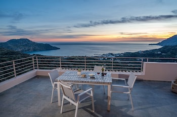 stella in the village suites