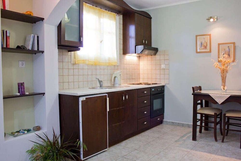 nikos sea view apts milos