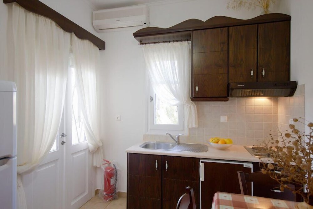 nikos sea view apts milos