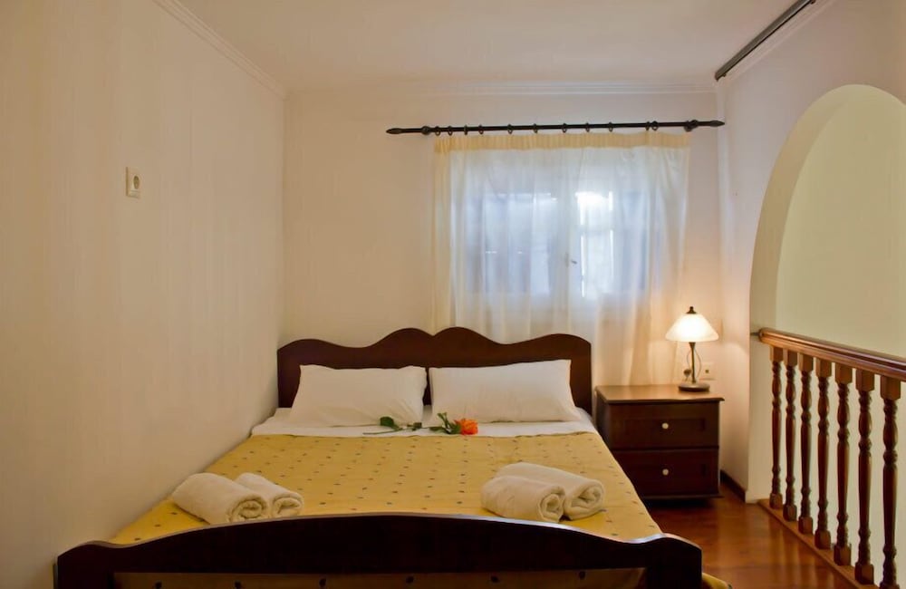 nikos sea view apts milos