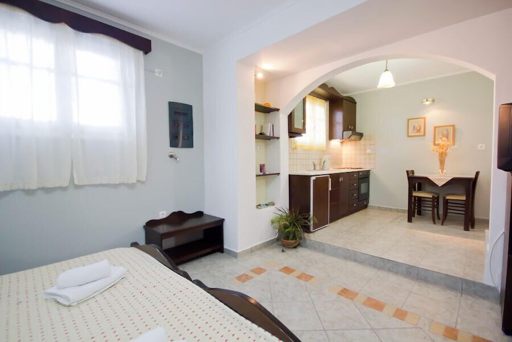 nikos sea view apts milos