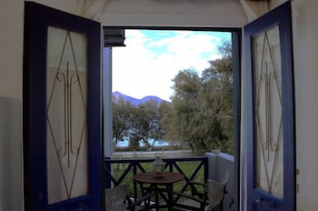 nikos sea view apts milos