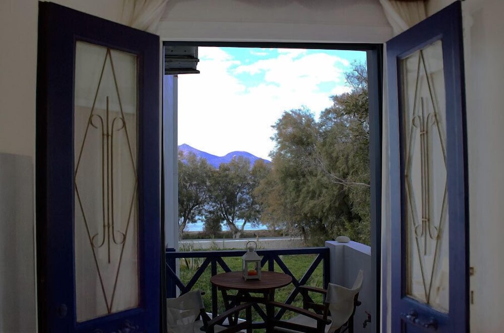 nikos sea view apts milos
