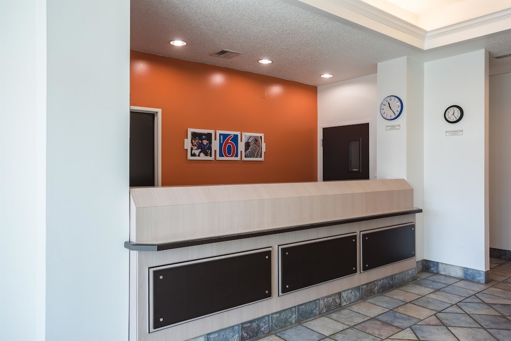 motel 6 dale in