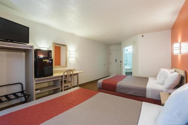 motel 6 dale in