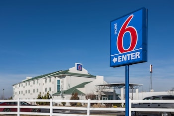 motel 6 dale in