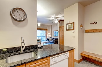 Expedition Station 8566,196 River Run Road,3 star
