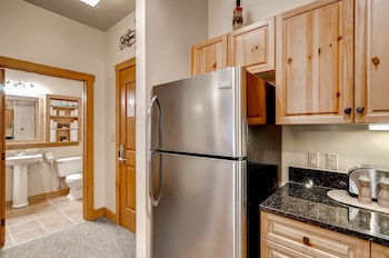 Expedition Station 8566,196 River Run Road,3 star