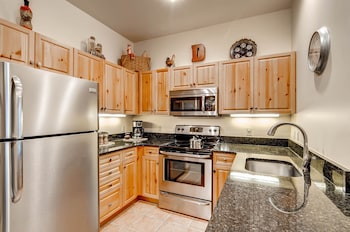 Expedition Station 8566,196 River Run Road,3 star
