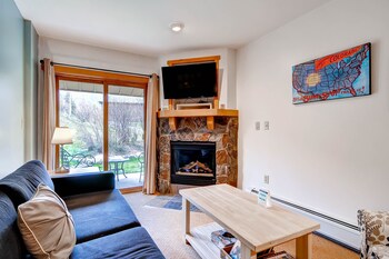 red hawk lodge 2207
