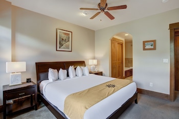 Lone Eagle 3031,0280 Trailhead Drive,3.5 star