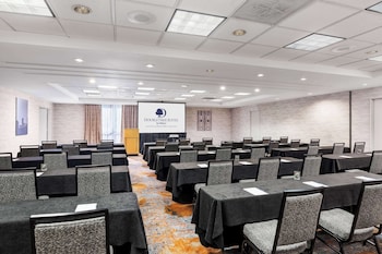 doubletree suites by hilton austin downtown capitol