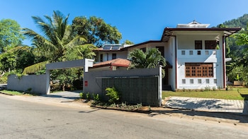 Niru Residence,,3 star