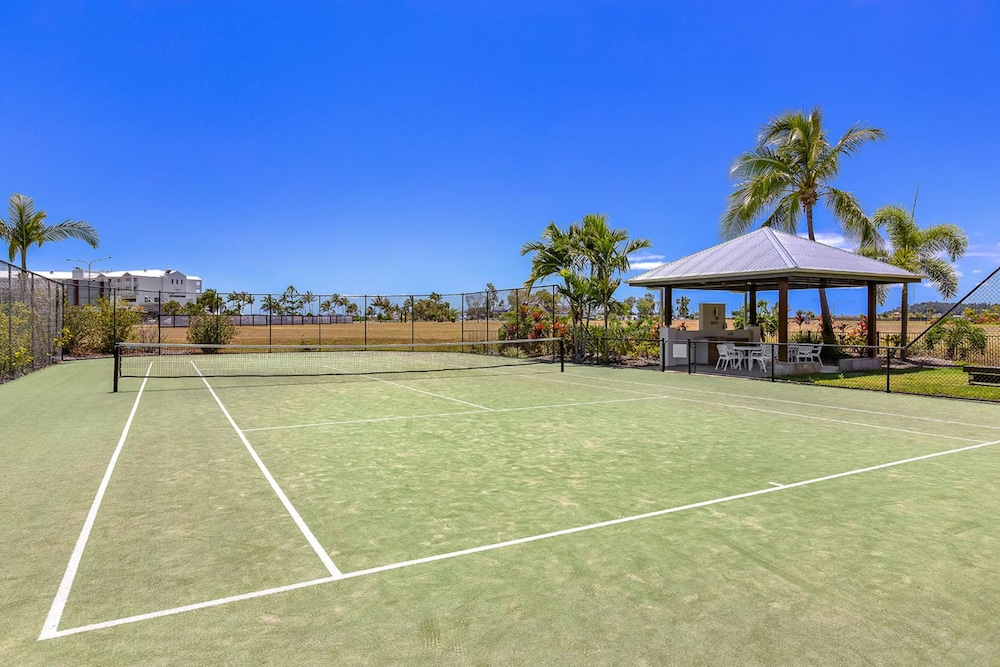 the boathouse apartments