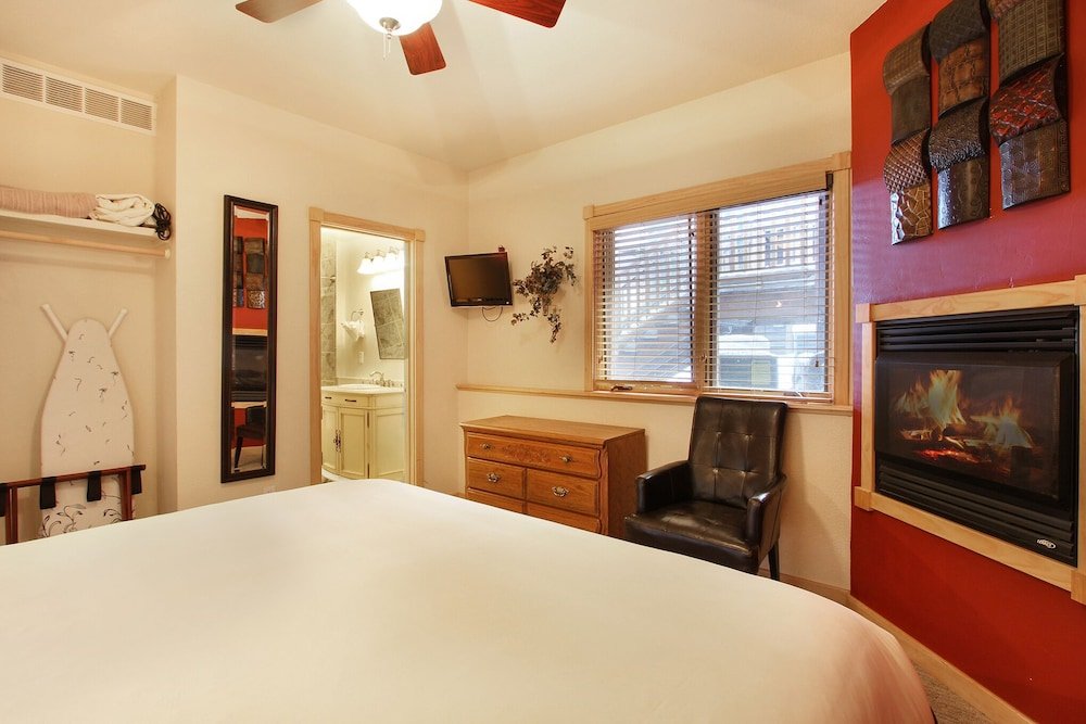 Lookout Mountain 27B - 2 Br Condo,Glacier Lodge>>Estes Park,3.5 star