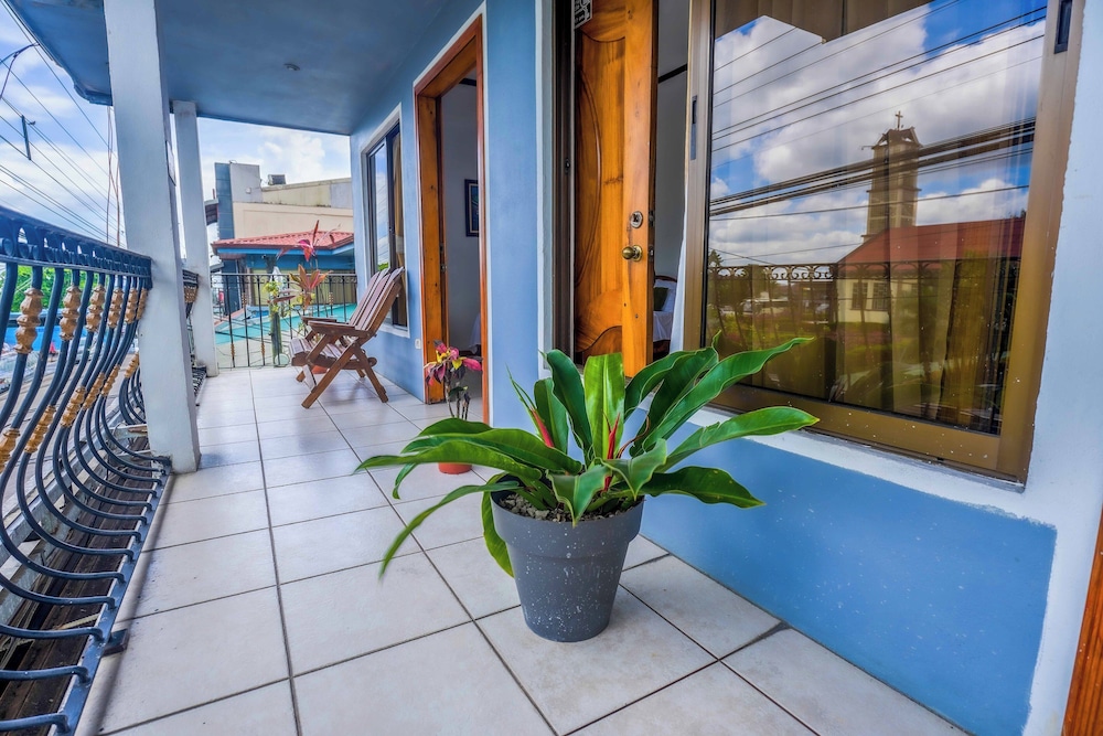 arenal hostel resort