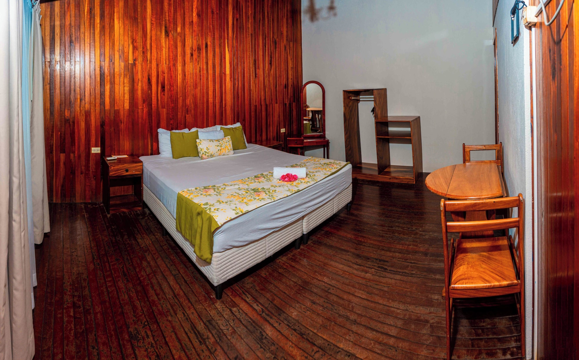 arenal hostel resort