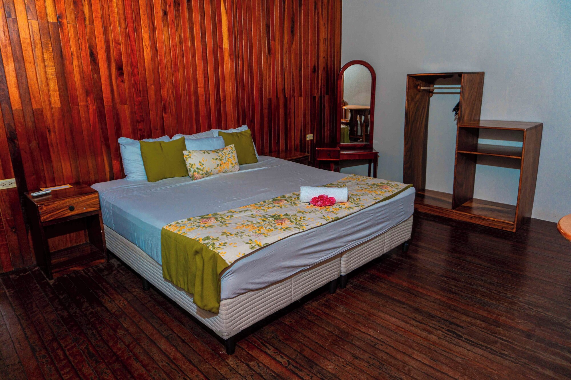 arenal hostel resort