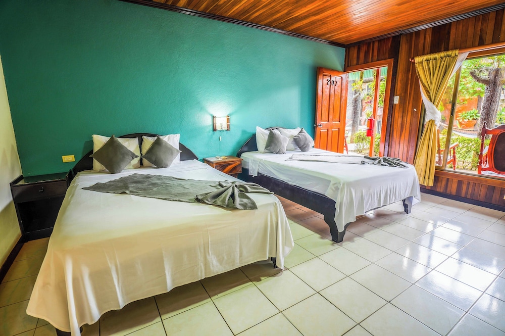 arenal hostel resort