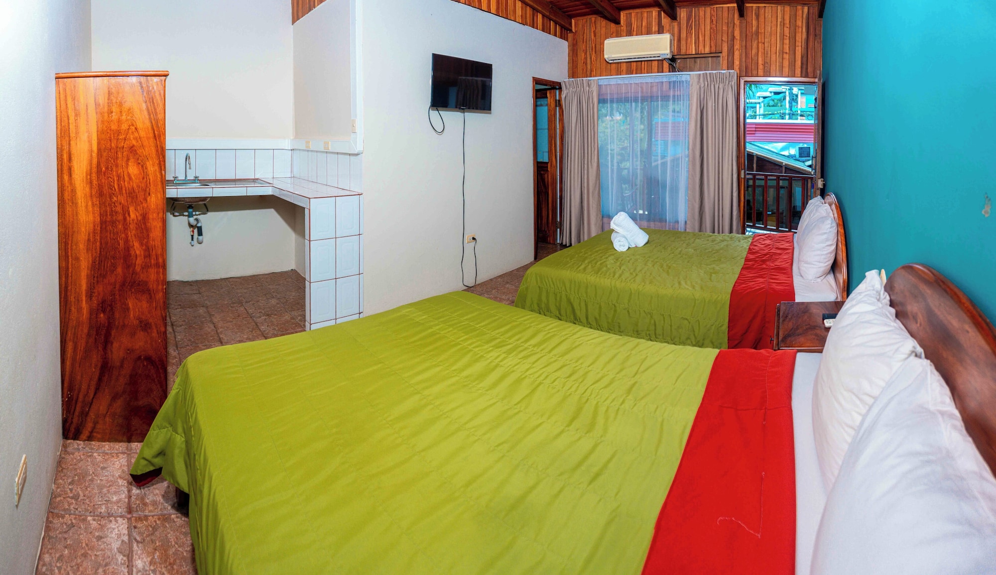 arenal hostel resort
