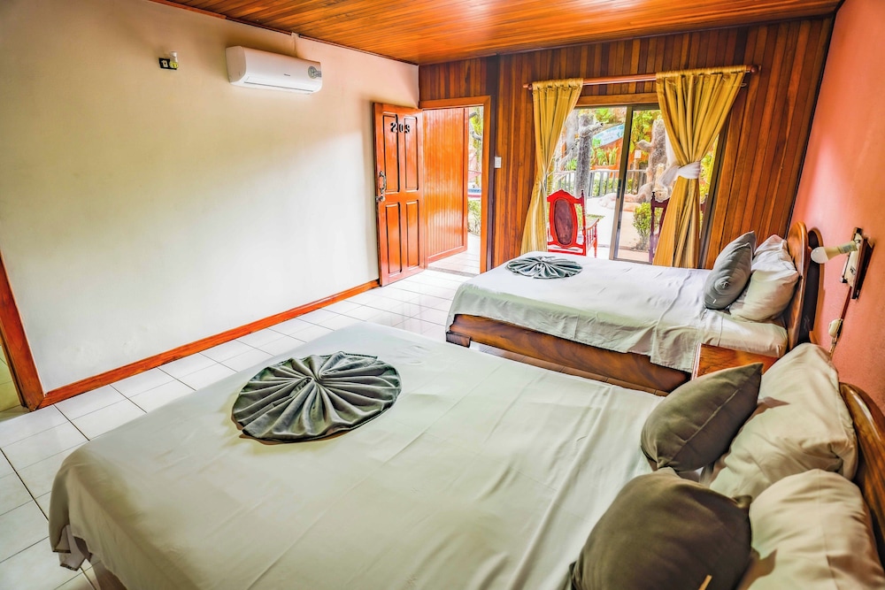 arenal hostel resort