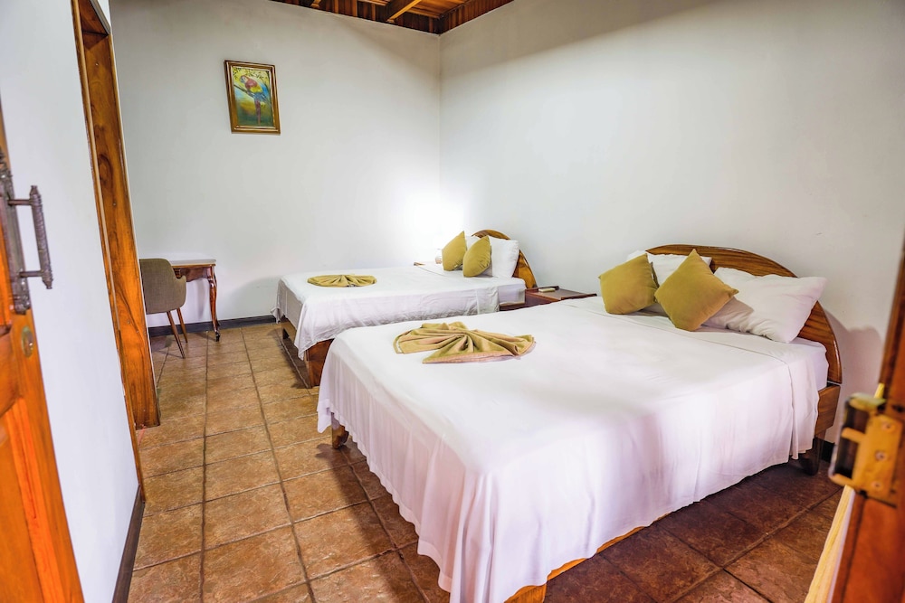 arenal hostel resort