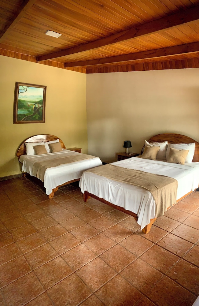 arenal hostel resort