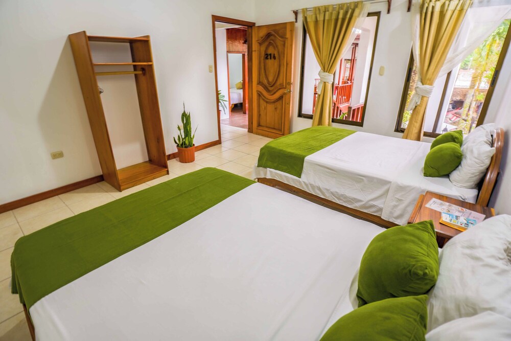 arenal hostel resort
